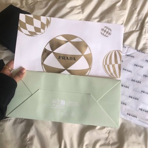 Limited Edition Prada Gift Bundle-Wallet Perfumes Hat Cosmetics Gift Bag and Box - Picture 12 of 13